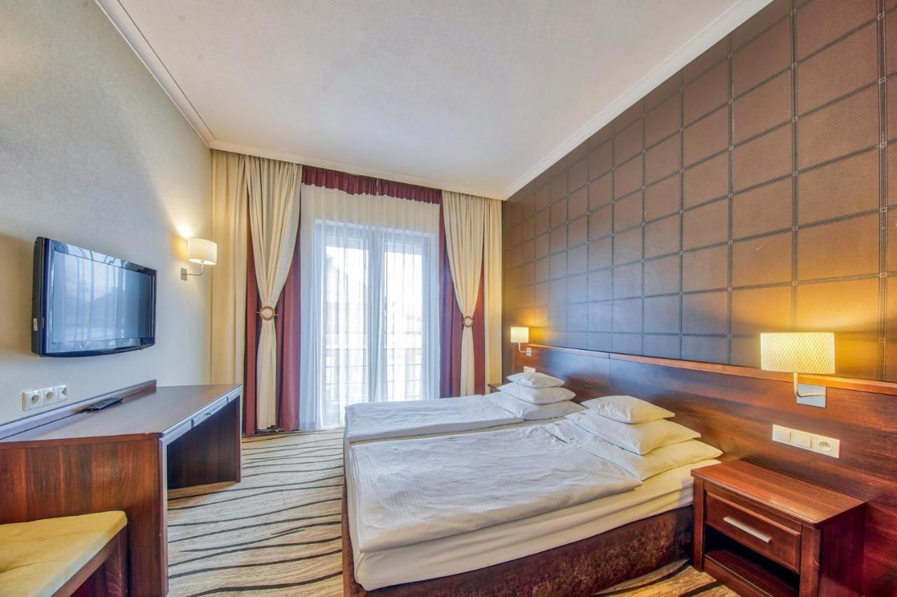 Hotel Arkas Prószków Exterior foto